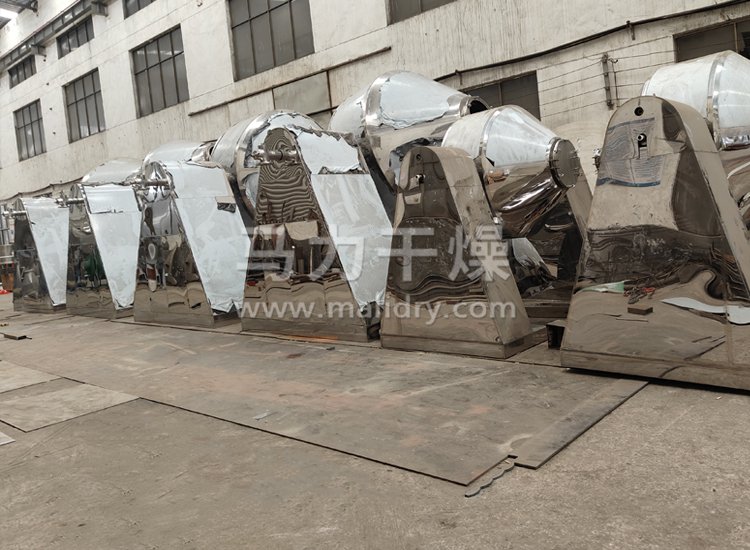 双锥干燥机生产现场