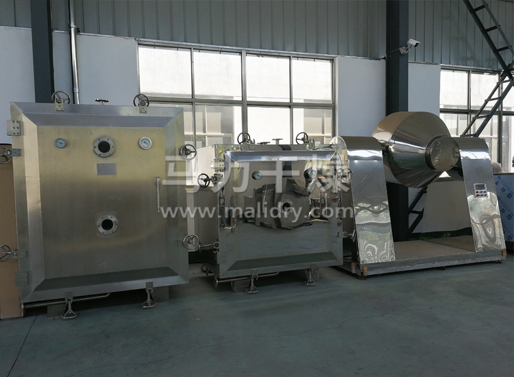 方形真空干燥机生产现场