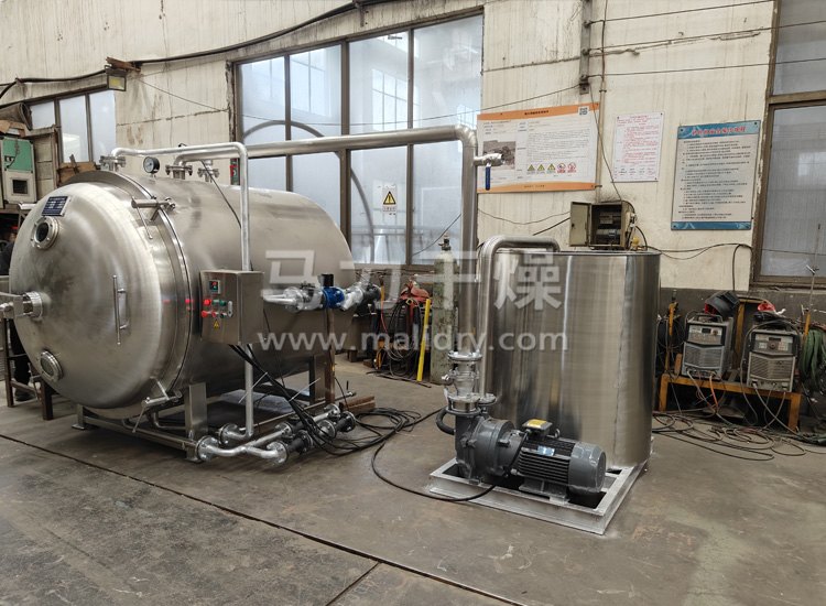 圆形真空干燥机生产现场