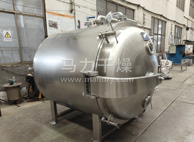 圆形真空干燥机生产现场