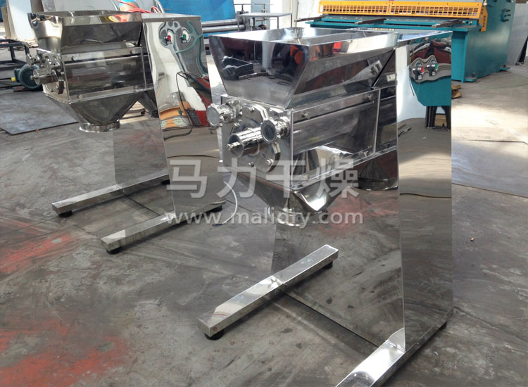 摇摆颗粒机生产现场