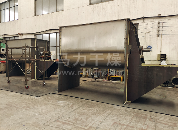 卧式螺带混合机生产现场