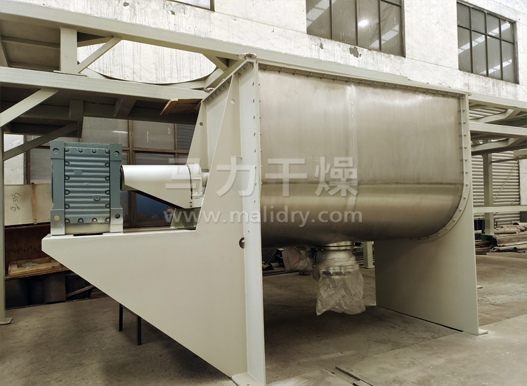 卧式螺带混合机生产现场