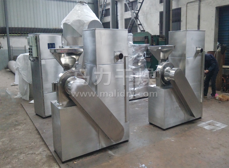 粉碎机生产现场实拍