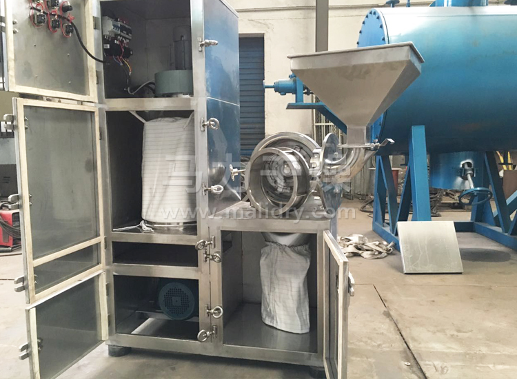 粉碎机生产现场实拍