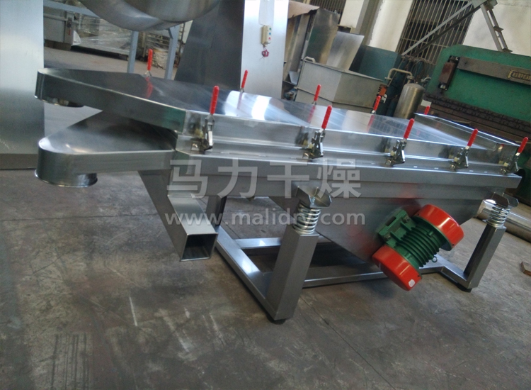 方形振动筛生产现场