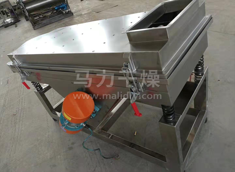 方形振动筛生产现场