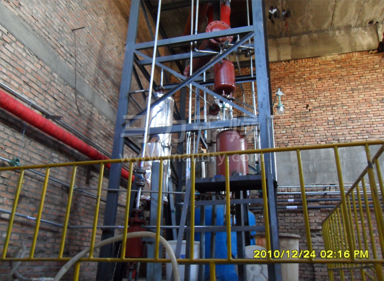 酒精回收塔安装现场